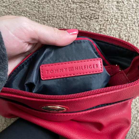 DONATED Red Tommy Hilfiger Purse - Picture 3 of 7
